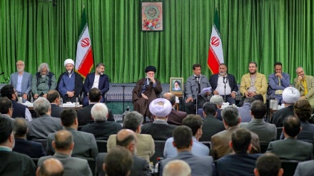 Karib Baikku, Puisi Baru Imam Khamenei