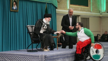 Paraqitja botërore e identitetit kombëtar, politik dhe fetar të iranianëve; takimi i sportistëve iranianë të lojërave olimpike dhe paraolimpike me Ajetullah Khamenei