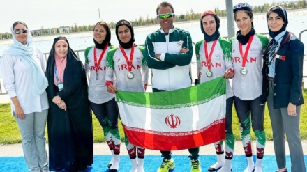 L'équipe nationale féminine d'Iran remporte l'argent dans une compétition asiatique d'aviron