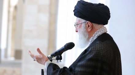 Imam Khamenei Menyebut 4 Pesan lisan dan Perilaku Syahid Sayid Hassan Nasrallah di Khutbah Jumat