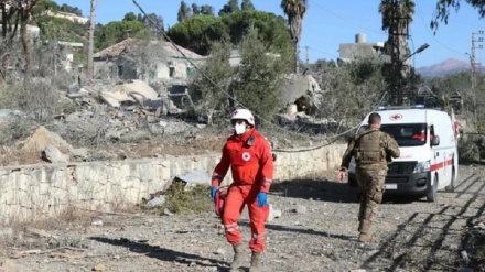 Tentara Rezim Zionis Menyerang Staf Palang Merah Lebanon