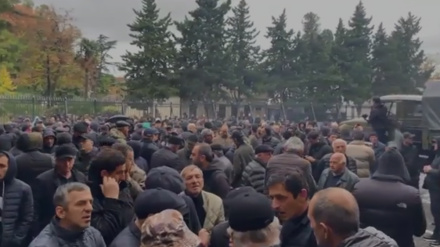 Աբխազիայի նախագահական նստավայրի մոտ հավաքված ցուցարարները մերժել են Բժանիայի առաջարկը