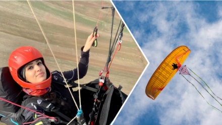 Immagini spettacolari del volo in parapendio nei cieli dell'Iran