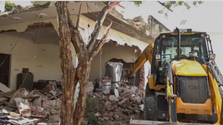 কারো স্বপ্নের বাড়ি বুলডোজার দিয়ে ভেঙে ফেলা অসাংবিধানিক: ভারতের  সুপ্রিম কোর্ট