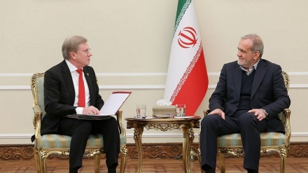 ایران او روسیې د دوه اړخیزو اړیکو په پراختیا ټینګار وکړ