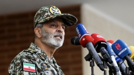Iranian Army Commander: Domineering system is an executioner by nature and cuts any neck bowing down before it