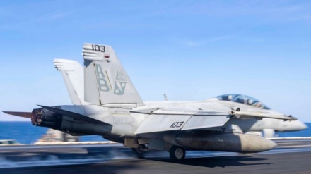 Centcom, Amerika qırıcısının daxili atəşlə vurulduğunu açıqladı