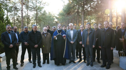 Իրանի Սպահանի նահանգապետը հարգանքի տուրք է մատուցել հայ նահատակների հիշատակին