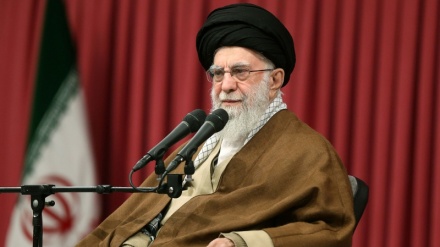 Kritika e Ajetullah Khamenei ndaj mashtrimit të kapitalizmit perëndimor në sferën e femrave, shfrytëzimi nën petkun e teorive humaniste