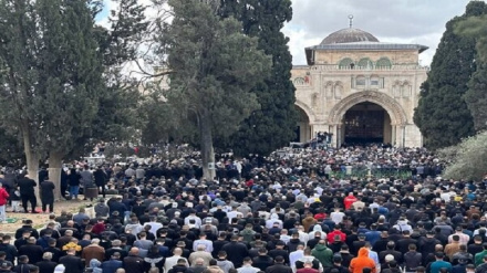 Mescid-i Aksa'da cuma namazına 40 bin Filistinli katıldı