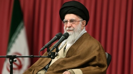 Imam Khameneis Kritik am Betrug des westlichen Kapitalismus in Bezug auf Frauen: Ausbeutung unter dem Deckmantel humanitärer Theorien