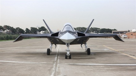 İran'ın Gaher İHA'sının uçuş testi ve yeni bir savaş helikopterinin tanıtımı