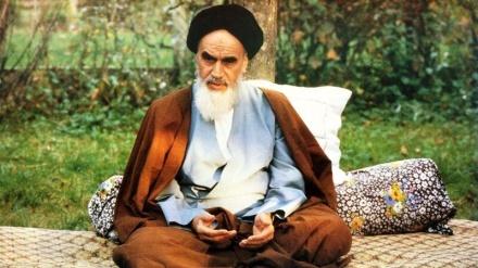 Studioso di filosofia: l'Imam Khomeini sosteneva sulla preservazione della spiritualità e dell'etica insieme allo sviluppo materiale
