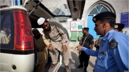 بازداشت حدود ۸۰۰ مهاجر افغانستانی به اتهام شرکت در تظاهرات حزب انصاف در پاکستان
