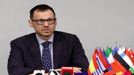نیکلاسون: طالبان نتوانستند علت ممنوعیت تحصیل دختران را توضیح دهند
