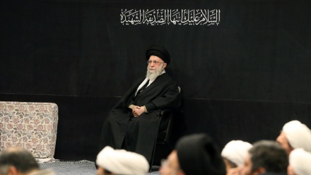 Mbahet ceremonia e zisë për Hz. Fatime Zahra (a.s.) me praninë e Liderit të Revolucionit