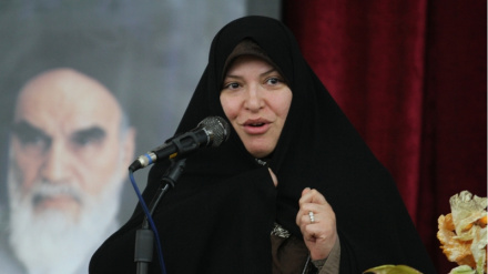 Мусульманка - это символ чести, джихада и пионер на пути исламской цивилизации.