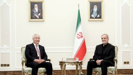 پزشکیان د ایران او چین د اړیکو پر پراختیا ټینګار وکړ