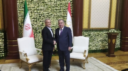 Presidenti i Iranit mbërrin në Taxhikistan për një vizitë shtetërore