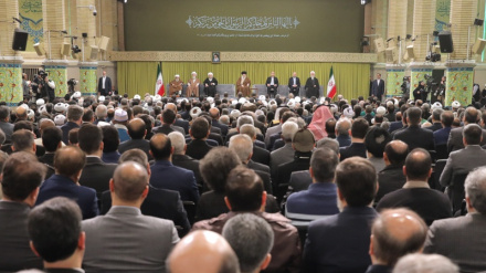 इस्लामी देशों के राजदूतों के साथ मुलाक़ात में वरिष्ठ नेता ने कहाः प्रतिरोध पैग़म्बर के मिशन की अभिव्यक्ति है/ अमेरिका एक अहंकारी और औपनिवेशिक शक्ति है