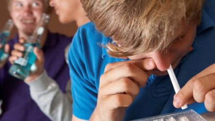 Wie viele Amerikaner sterben jährlich durch Alkoholkonsum?