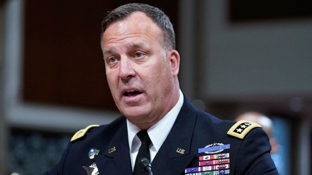Komandanti i CENTCOM mbërrin në Siri