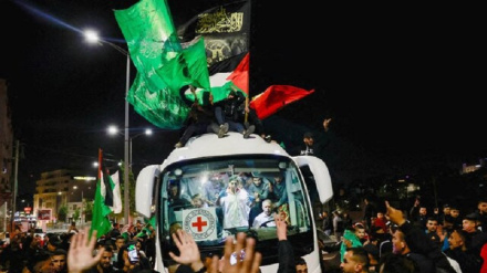 د عوفر له زندانه د فلسطیني اسیرانو خوشې کیدل دوام لري