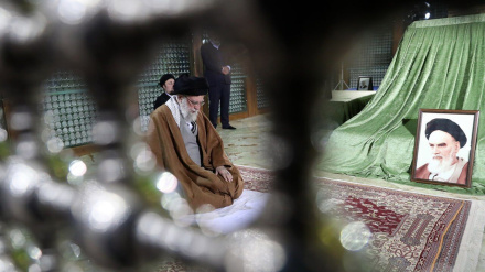 İslam İnqilabının Rəhbəri İmam Xomeyninin (r.ə.) pak hərəmini və Beheşt Zəhra (s.ə.) şəhidlər xiyabanını ziyarət edib