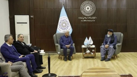 له ایران سره به د ریل پټلۍ له لارې د افغاني توکو لیږد زیات شي
