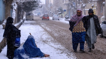 په افغانستان کې روان ژمی یوازې له نیمايي اړمنو لاسنیوی کولای شو