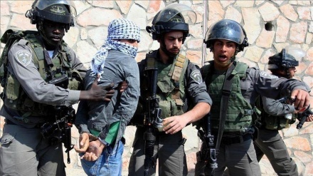 Trupat sioniste sulmojnë qytetet e Bregut Perëndimor dhe arrestojnë dhjetëra palestinezë