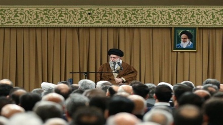 اشاره امام خامنه‌ای به خیالبافی دشمنان: آینده نشان خواهد داد که چه کسی ضعیف شده است
