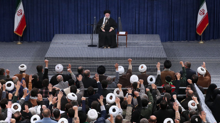 इस्लामी इंक़ेलाब के नेता ने आज बुधावर की सुबह, 8 जनवरी 1978 के क़ुम के अवाम के आंदोलन की सालगिरह पर इस शहर के लोगों से मुलाक़ात की।