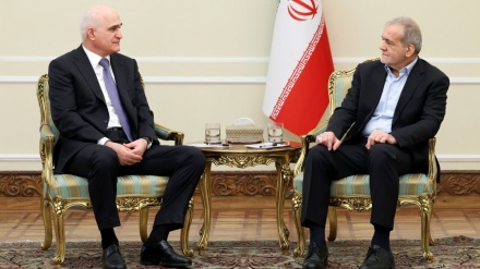 د ایران اصولي سیاست، له ګاونډي هیوادونو سره د اړیکو او تعاملاتو پراختیا ده