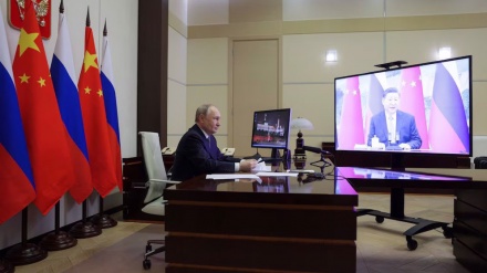 Presidenti rus Vladimir Putin zotohet të forcojë marrëdhëniet dhe të zhvillojë partneritetin strategjik me Kinën