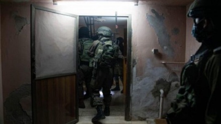 Сионистские военные совершают налеты на города Западного берега и арестовывают десятки палестинцев