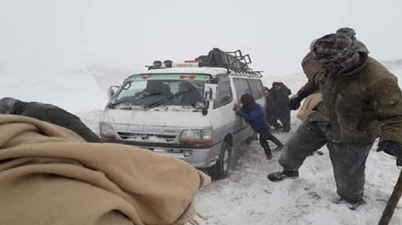 د افغانستان د  کابل-غور لویه لار د ترافیکو پر مخ وتړل شوه