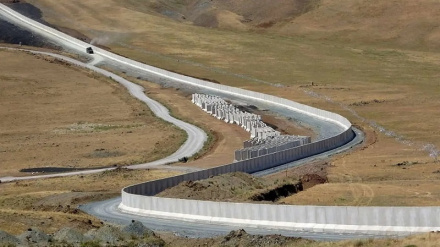 پایش مرزهای ایران با افغانستان با تجهیزات الکترونیکی