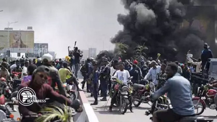 Ցուցարարներն անվադողեր են այրում Կինշասայում ԱՄՆ-ի և Ֆրանսիայի դեսպանատան առջև