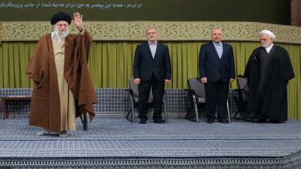 دیدار مسئولان نظام و سفرای کشورهای اسلامی با رهبر انقلاب