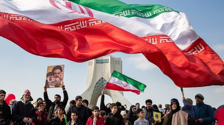 ईरानियों का बड़ा जश्न/ ईरान की इस्लामी क्रांति की सफ़लता की वर्षगांठ पर निकाली जाने वाली महारैली में लाखों की संख्या में लोगों की उपस्थिति की कुछ चुनिन्दा तस्वीरें