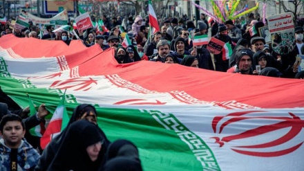 Zhvillohet marshi i përvjetorit të Revolucionit Islamik në mbarë Iranin