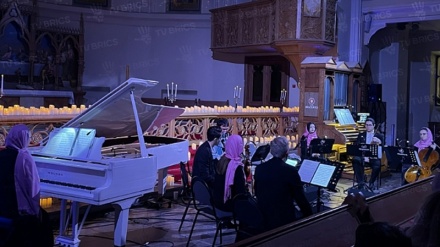 Melodi e mirësisë dhe shpresës; publiku rus mirëpret ngrohtësisht performancën e instrumenteve të lashta iraniane në koncertin e Moskës