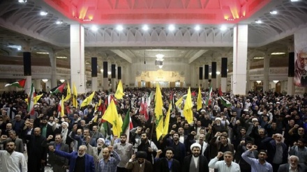 Iranianët nderojnë liderët e ndjerë të Hezbollahut në ceremonitë mbarëkombëtare