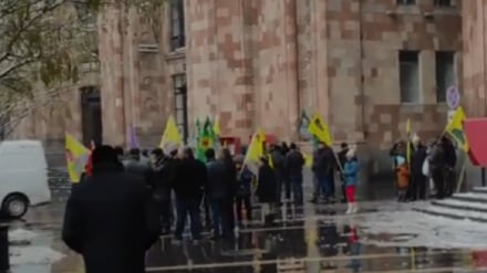 Քրդական համայնքն ակցիա է իրականացնում Երևանում ՄԱԿ-ի գրասենյակի մոտ