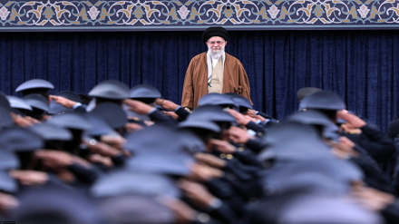 رهبر انقلاب اسلامی : مذاکره با آمریکا هوشمندانه، عاقلانه و شرافتمندانه نیست