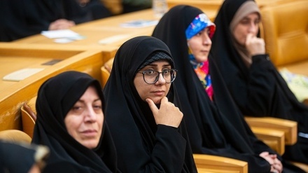 Iran: Rund 18.000 Frauen als wissenschaftliche Mitarbeiterinnen tätig