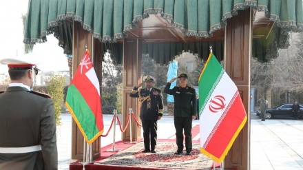 د ایران او عمان د وسله والو ځواکونو لوی درستیزانو له یو بل سره ولیدل
