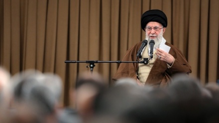 Lideri i Revolucionit Islamik: Miqtë krenohen me fuqinë mbrojtëse të Iranit, ndërsa armiqtë në frikë