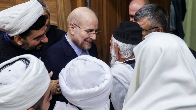 Эрон парламенти раиси билан  сунний уламоларнинг самимий учрашуви/ Машҳадда Халқаро Қуръон мусобақасини ўтказилгани